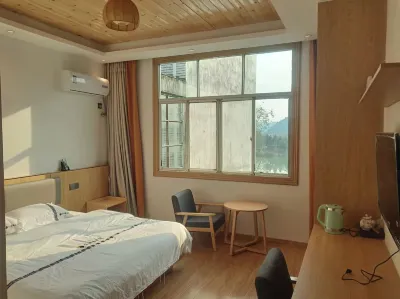 Harmonious Resident Accommodation Hotels near Tian Shi Fu