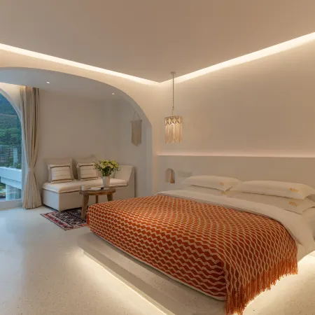 Yangshuo MINOS Hote/ Catton Castle Hotel (Yulong River Ten-Mile Gallery)