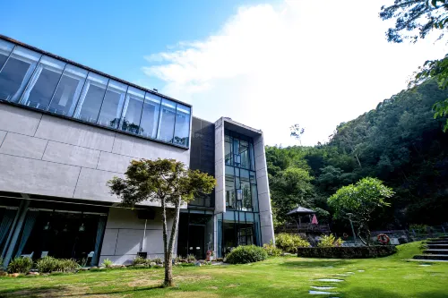 Dinglu Study Base Homestay (Jiangmen Botanical Garden Lanshi Park) - بار