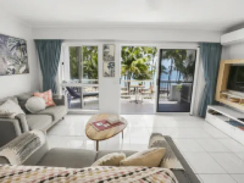 Agincourt Beachfront Apartments Hotels near Harry Doyle Pickles winter off leash dog beach