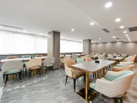 Beijing Guoan Hotel (Sanlitun East Bridge Metro Station Branch) Hotel dekat pusat perbelanjaan Parkview Green