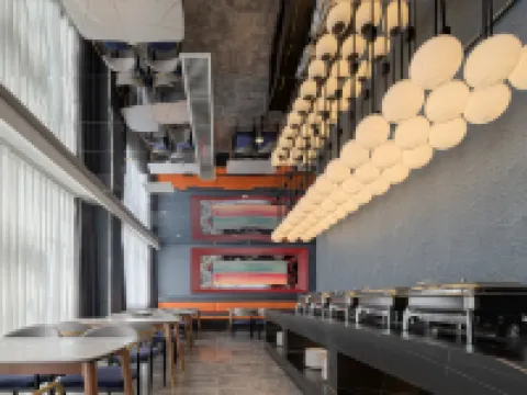 โรงแรมอี วอเตอร์ ซอร์ส (พลาซ่าบาวหลง สถานีรถไฟความเร็วสูงหลงเหมิน ลั่วหยาง) โรงแรมในลั่วหยาง