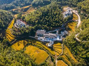 Chongyi No.8 Secret Land New Hakka Light Luxury Homestay