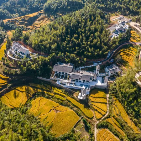Chongyi No.8 Secret Land New Hakka Light Luxury Homestay