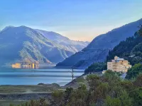 Hotel le Roi Lake View Koti