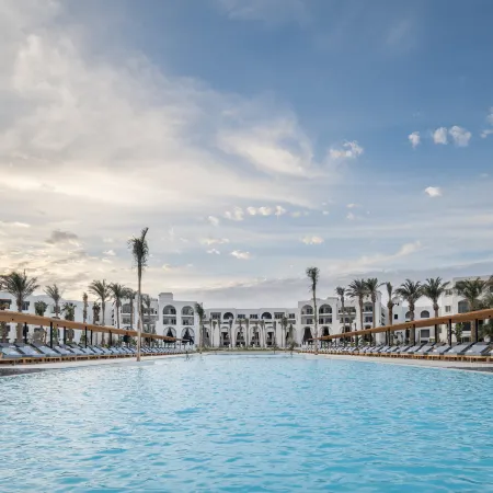 Serry Beach Resort