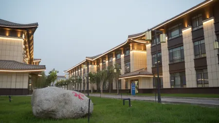 Aral Taheguanlan Hotel Отели в г. Алаэр