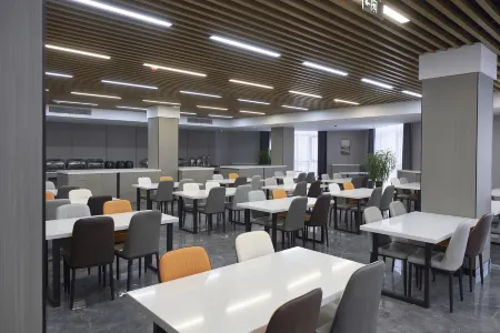 Yihe Holiday Hotel (Xuyike Street)