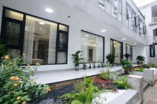 Xiandu Xianxin Yaju B&B