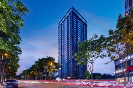 M.Plus Designer Hotel (Chengdu Longquanyi World Trade Plaza Branch) Отели рядом с достопримечательностью «Sichuan Normal University (East Campus)»