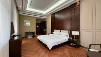 Linjiang Baiwang Longyue Hotel - parking