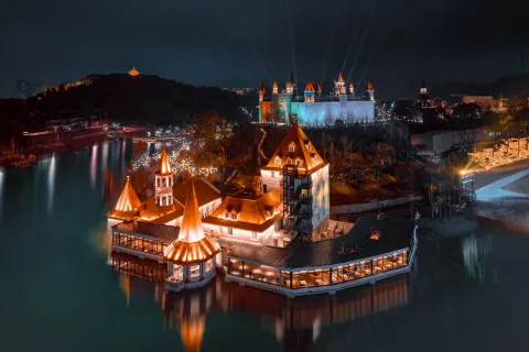 Deyang Castle Hotel