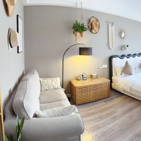 Chujian Youxuan Homestay (Zhongyuan Yunding Plaza Pangdonglai Angel City)