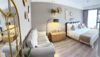 Chujian Youxuan Homestay (Zhongyuan Yunding Plaza Pangdonglai Angel City)