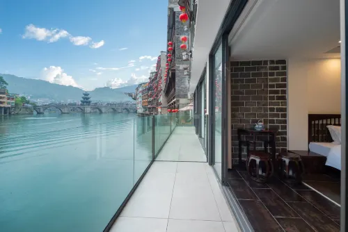 Lixuhuan Inn - parking