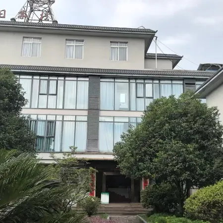Luming Holiday Chinese Inn