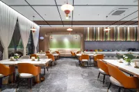 Haofeng Wyndham Hotel (Lincang Municipal Government Yulong Lake Park) Hotels in Lincang