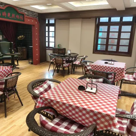 Zhiziluo Hostel · Nostalgic Themed Homestay