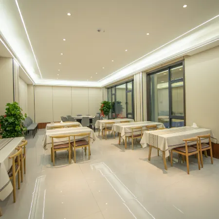 Chushan Residence · Courtyard-Style Hotel | Mellow · Soft · Garden Boutique Stay (Tekes Bagua City)