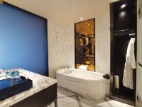 武汉汉南绿地铂瑞酒店 - 高级大床房