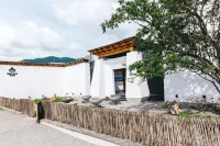 Saloyi | Shangri-La Manor - Sea View