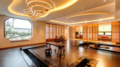 Floral Lux Hotel · Yunju Hotel  in Mingzhai, Wutai Mountain 우타이 호텔