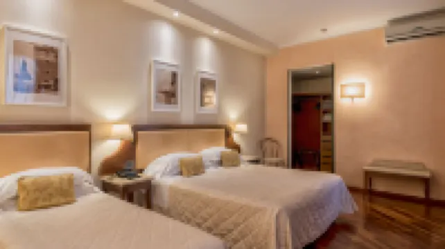 โรงแรมบีแอนด์บี ฟิเรนเซ ปิตตีพาเลซ อัล ปอนเตเวกคิโอ