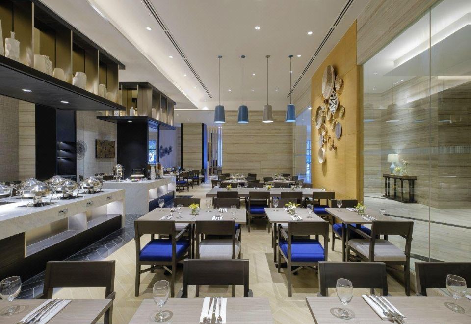 2. 사보이 호텔 막..