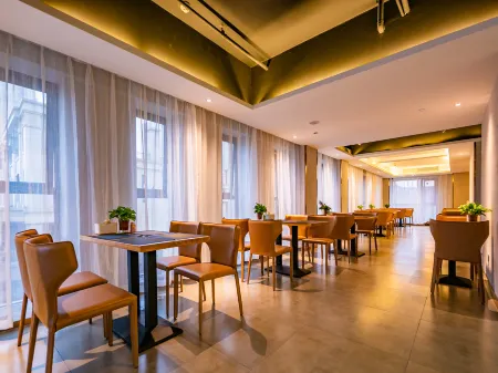 Yibin Lingang University City Exhibition center James Cafe Hotel Отели рядом с достопримечательностью «Yibin College Lingang Campus (Phase 1)»