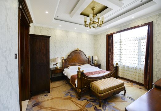 야쉬에 홀리데이 호텔