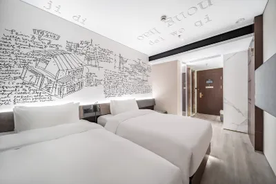Jinglai Hotel Light Luxury (Shanghai Bund Joy City Branch) Hotels in The North Bund Area