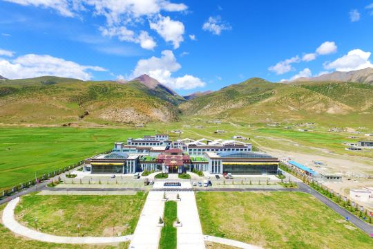 当雄岷山康玛温泉酒店