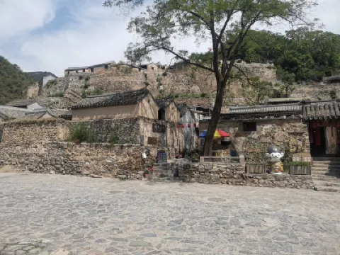 北京爨底下悅來中国式旅館 Shennv Peak周辺のホテル