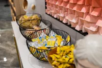 Jichu Hotel (Railway Station Store of Lichuan Passenger Station) Hotel di Lichuan