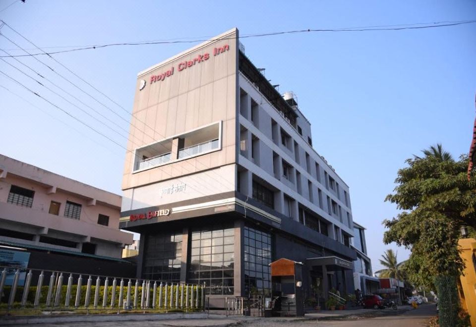 Royal Clarks Inn - Housity