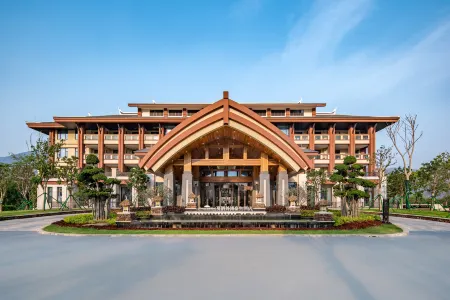 Howard Johnson The Bund Hotel Gasa Отели рядом с достопримечательностью «Nan'en Waterfall»