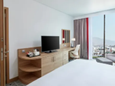 ヒルトン ガーデン イン マスカット アル クワイア マスカトのホテル