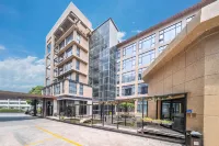 Holiday Inn Xiagu Wharf Sea World Branch فنادق في 