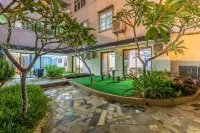 Rongyao E-Sports Hotel (Sanyawan Jiefang Road Pedestrian Street)