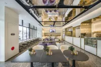 Zhuhai Gongbei Port Fuhuali CBD Light Hotel