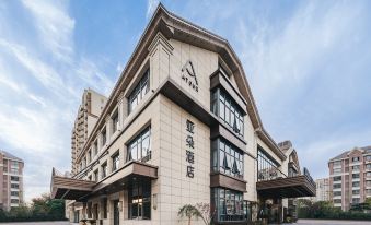Shanghai Lingang New Town Atour Hotel
