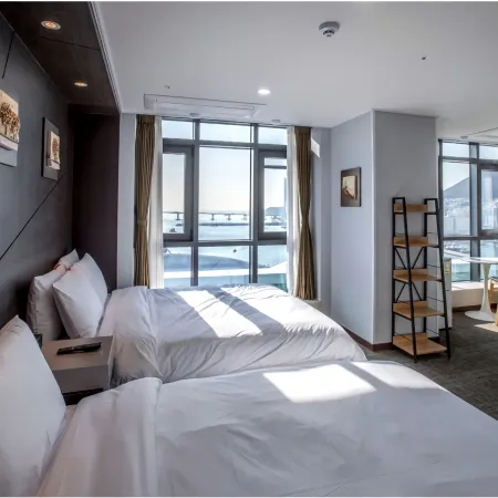 GriffinBay Hotel