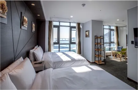 GriffinBay Hotel
