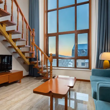 Changbai Mountain Wanda Yue Loft Hot Spring Hotel (Tourism Service Center of West Changbai Mountain)