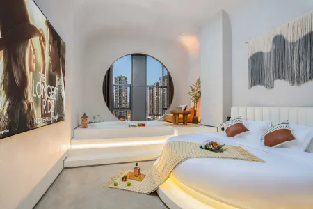 18 Degrees Smart Hotel(Kunming Vanke Charming City Guangwei Metro Station) Отели рядом с достопримечательностью «Kunming Railway Vocational and Technical College (Yangfu Campus)»