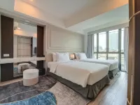 Viva la Vida Hotel Hotels near Huai Khwang