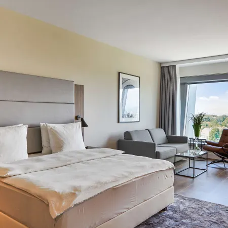 Radisson Blu Hotel, Frankfurt am Main Отели рядом с достопримечательностью «Аквапарк "Ребштокбад"»