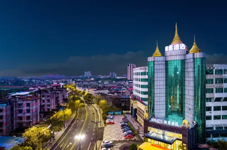 Huihe Hotel (Yingtan Railway Station South Station Road store) Отели рядом с достопримечательностью «Maple Mountain Botanical Garden»