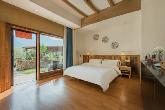 Hualu·Yuejian Light Luxury Tingxi Parent-child Wild Luxury Holiday Villa (Tonglu Qinglongwu Branch) Отели рядом с достопримечательностью «Fangyukong Yanjiyou Capsule Bookstore»