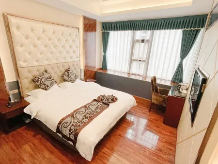 Quxian Dihao Business Hotel Отели рядом с достопримечательностью «Wenfeng Mountain Cultural Tourism Scenic Area»